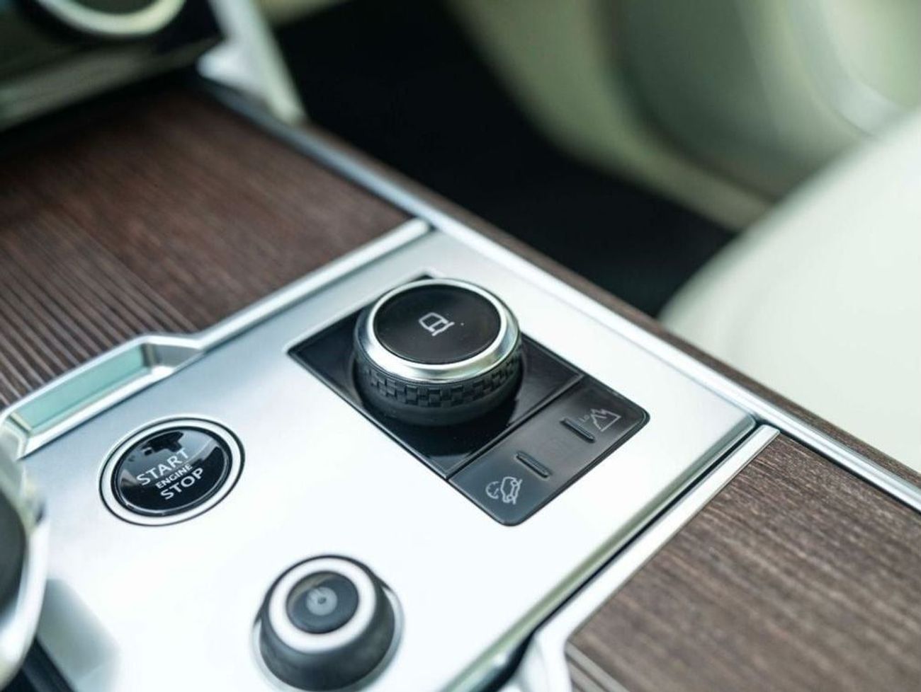 لاند روفر رينج روفر Autobiography P530 4.4L