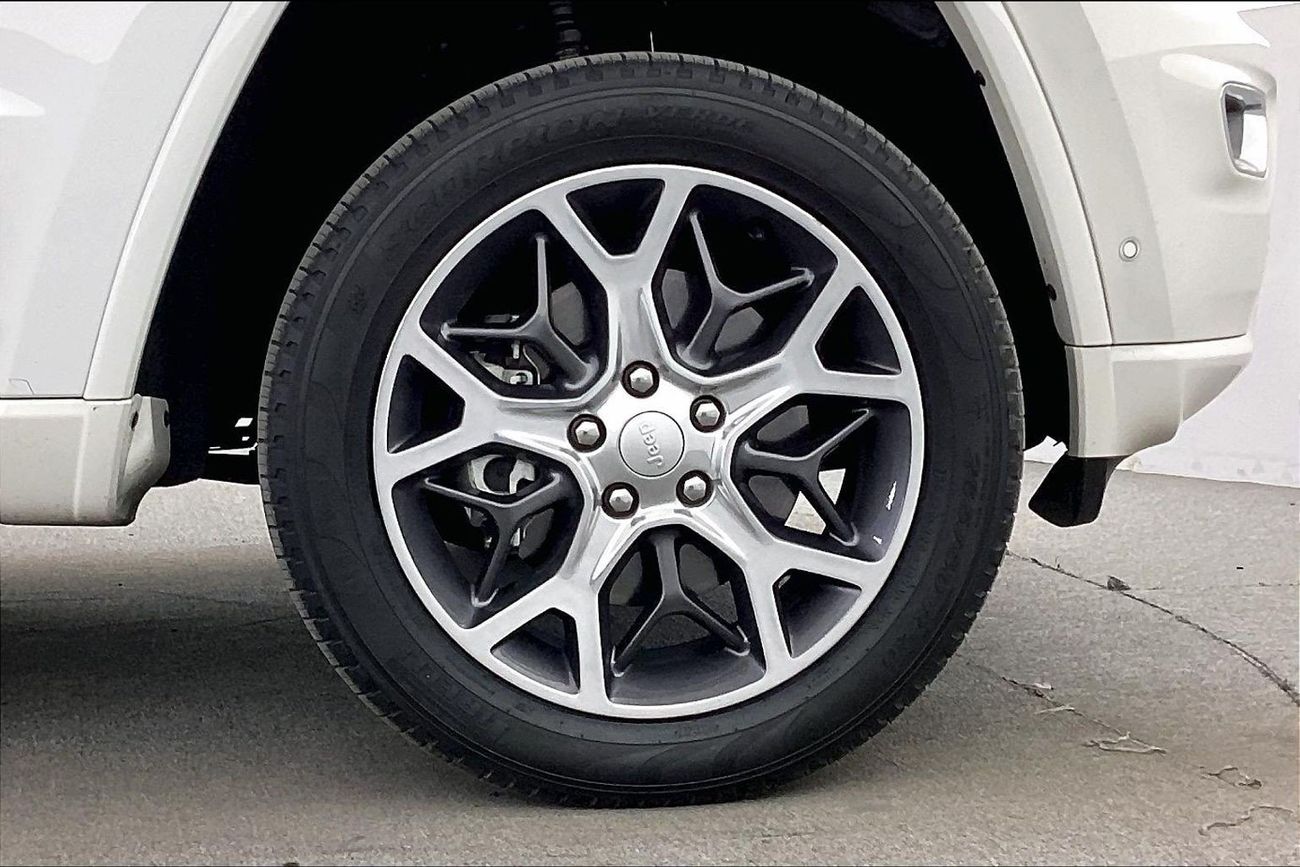 جيب جراند شيروكي Overland | National Day Celebration | شامل الضمان | 0 ﺪﻔﻋﺓ ﺃﻮﻟﻯ