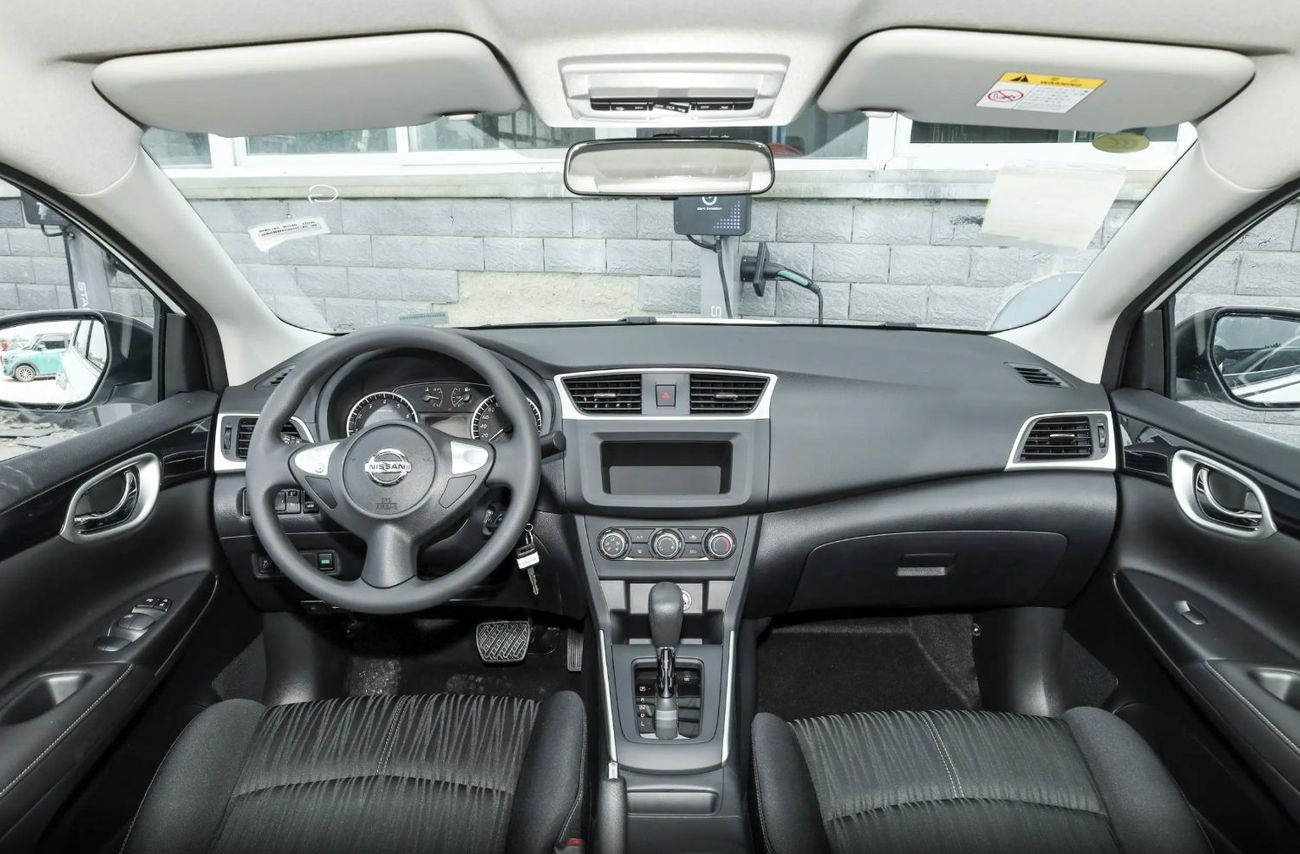 نيسان سيلفي 