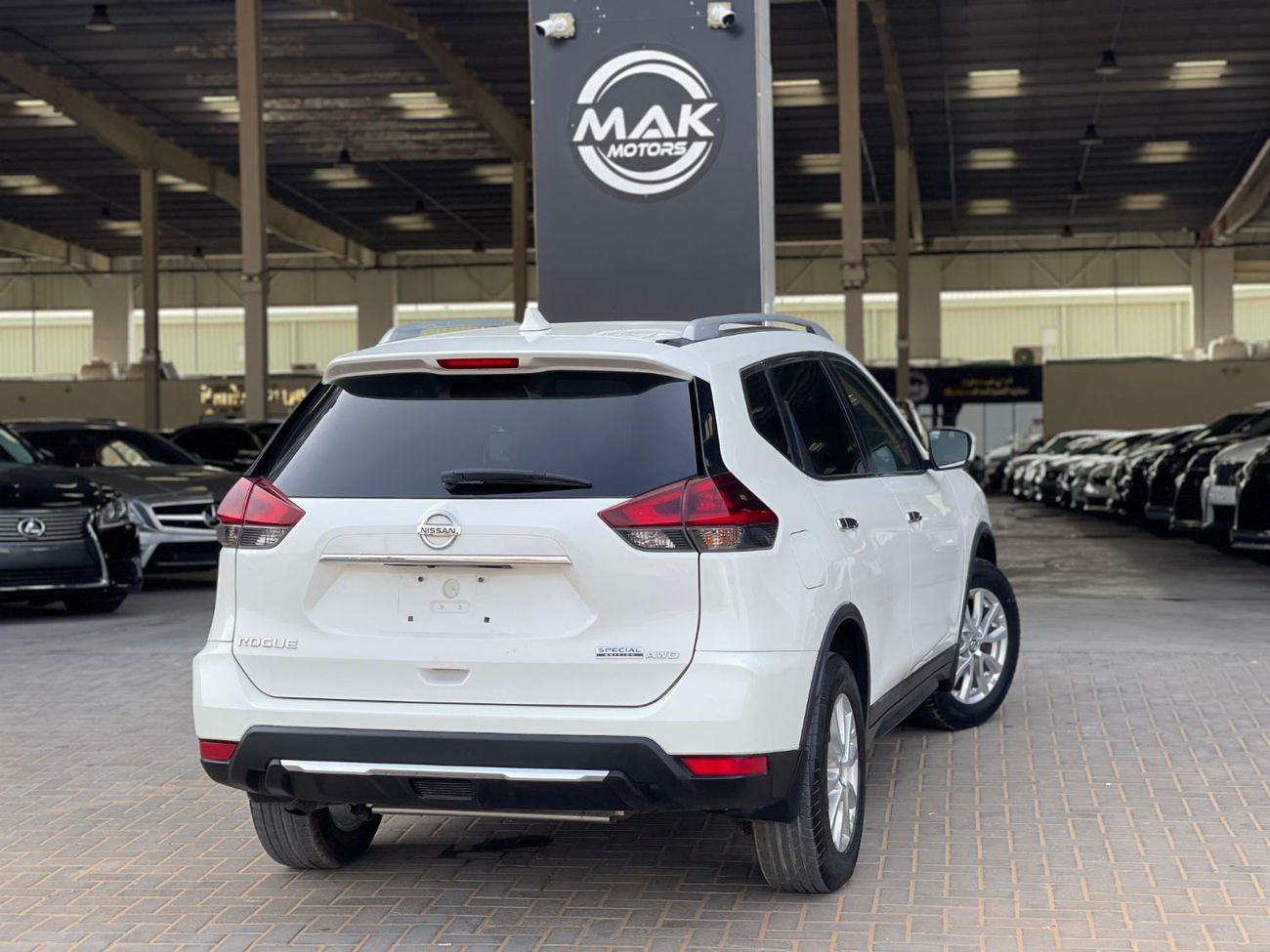 نيسان روج روج اكس-تريل / اصدار خاص / بحالة ممتازة