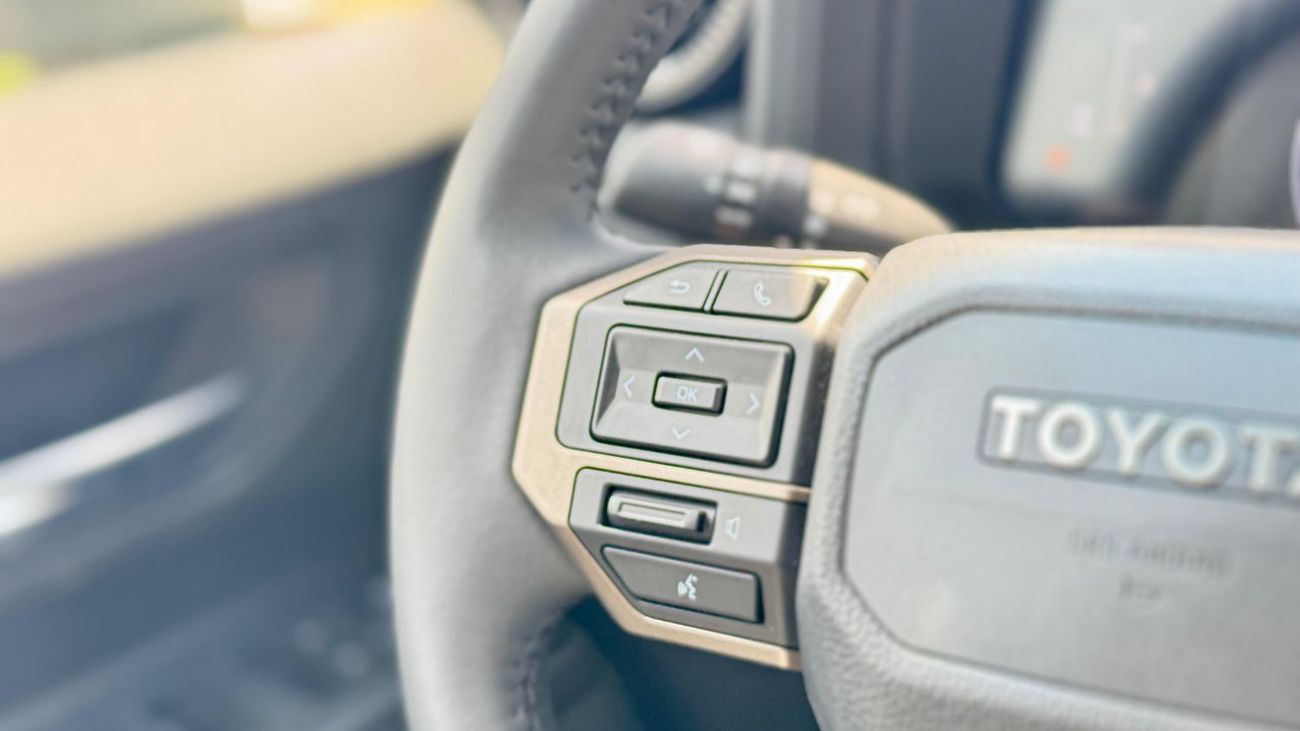 تويوتا برادو Toyota Prado 2024, petrol engine 2.4L 7seats Automatic gear,white colour 2