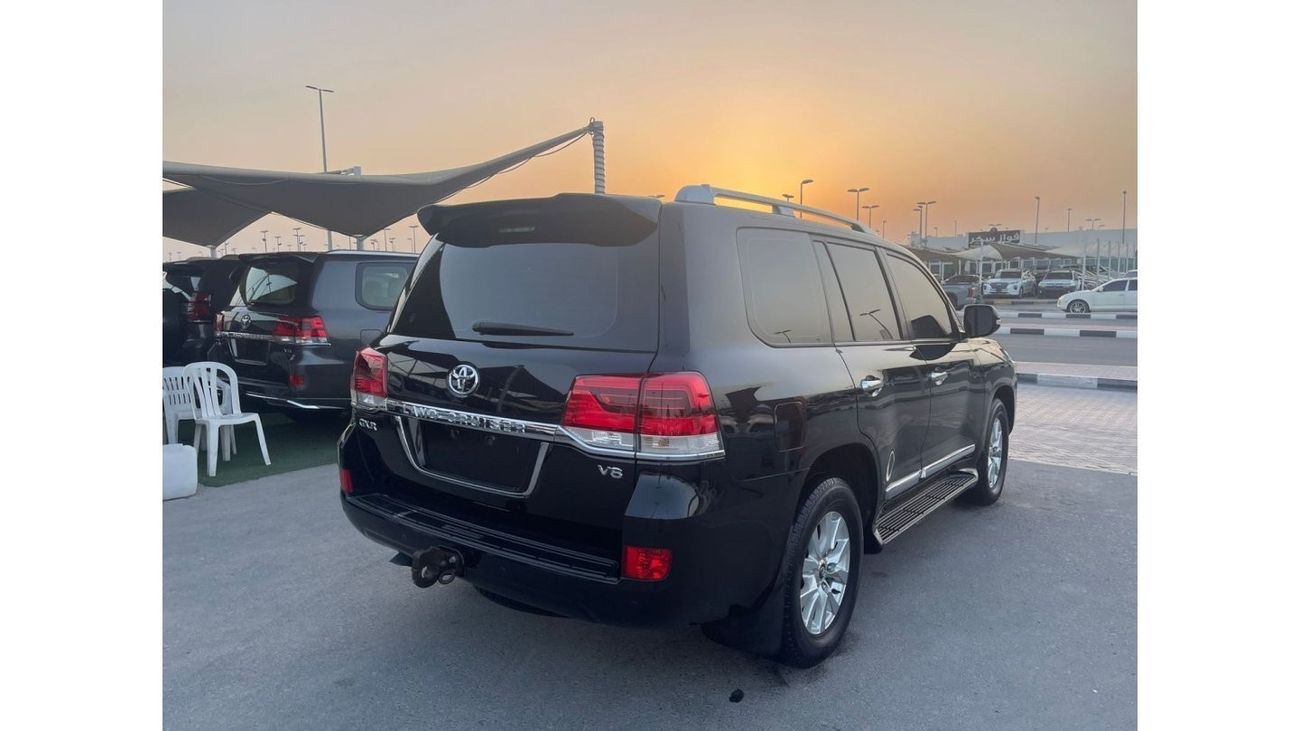 Toyota Land Cruiser 2016 Toyota Land Cruiser GXR (J200), 5dr SUV, 4.6L 8cyl Petrol, Automatic, Four Wheel Drive. clean c