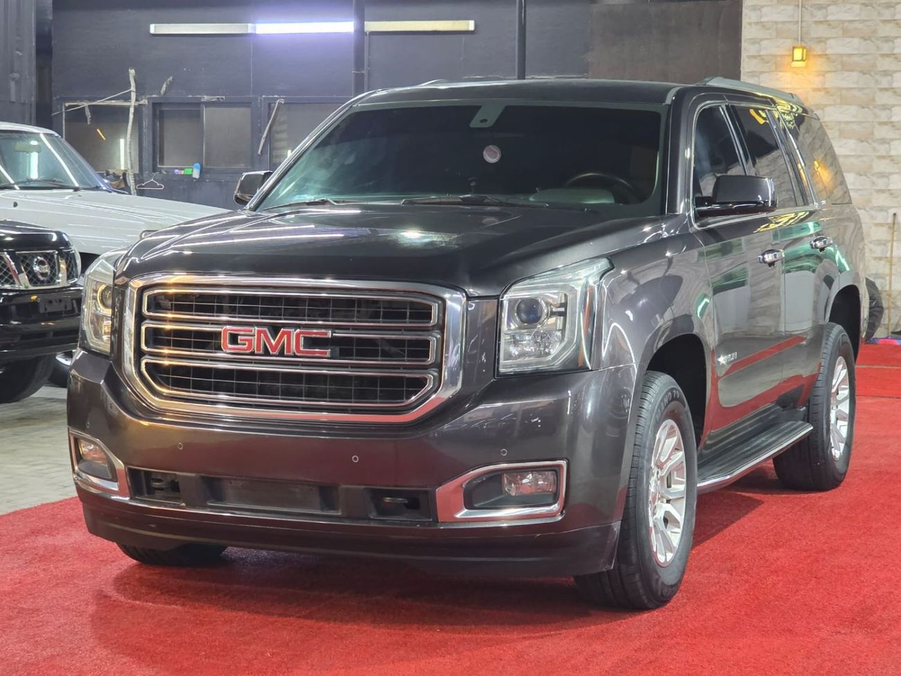 GMC Yukon SLE 5.3L 4WD (8 Seater)