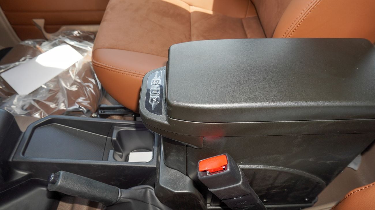 Toyota Land Cruiser Pick Up LX 2.8L Diesel Double Cabin A/T