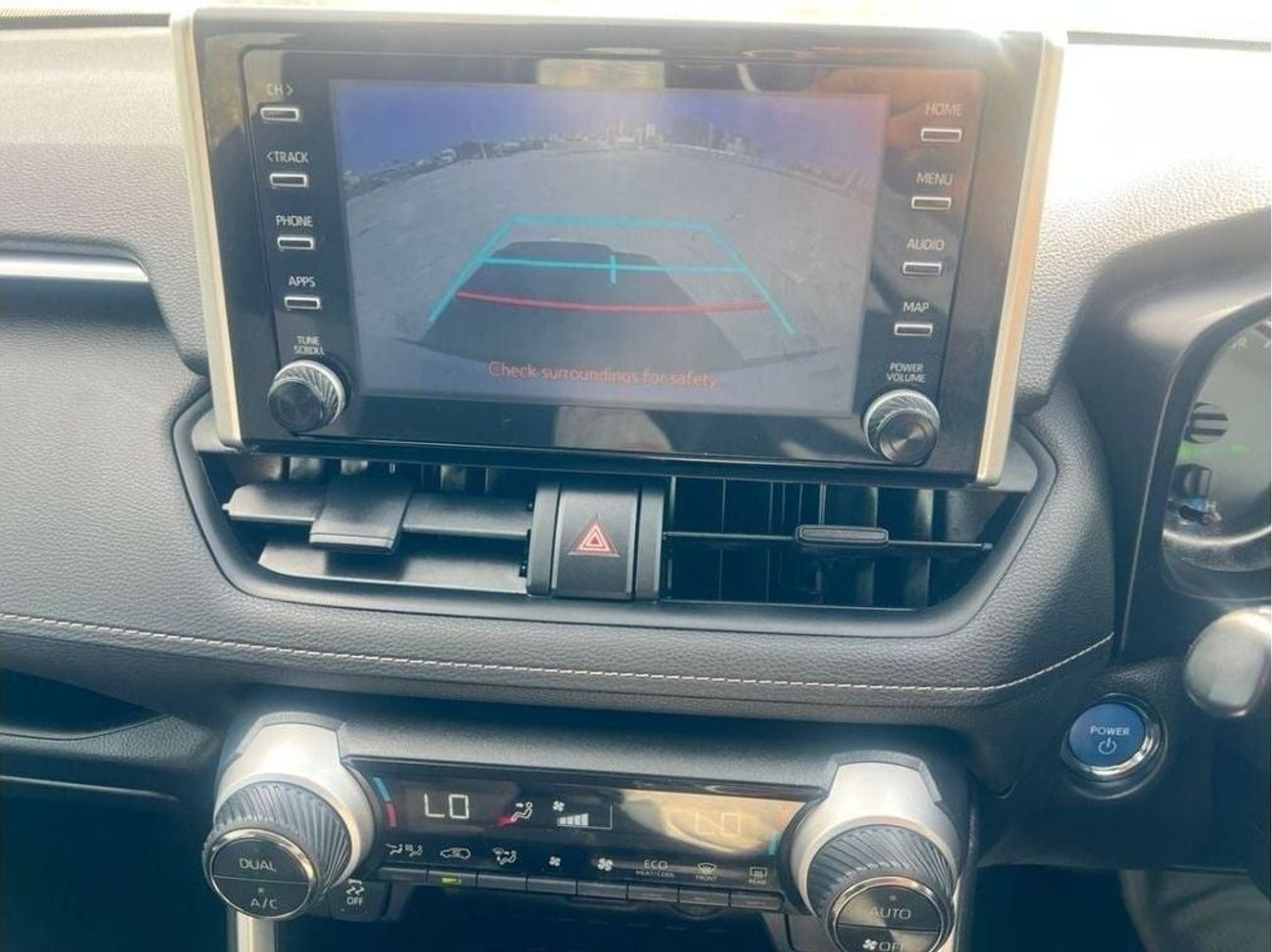 تويوتا راف ٤ hybrid petrol 2.5 liter right hand with  radar drive push start push start