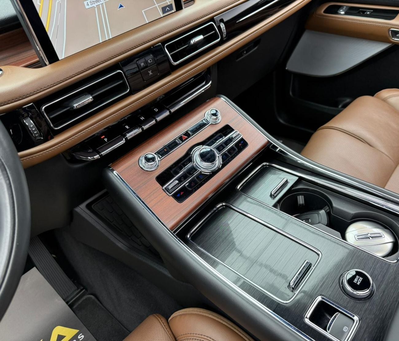 لينكولن أفياتور Reserve 3.0L 2023 Lincoln Aviator Reserve, 2028 Lincoln Warranty + Service Pack, 7 Seater, Fully Loa