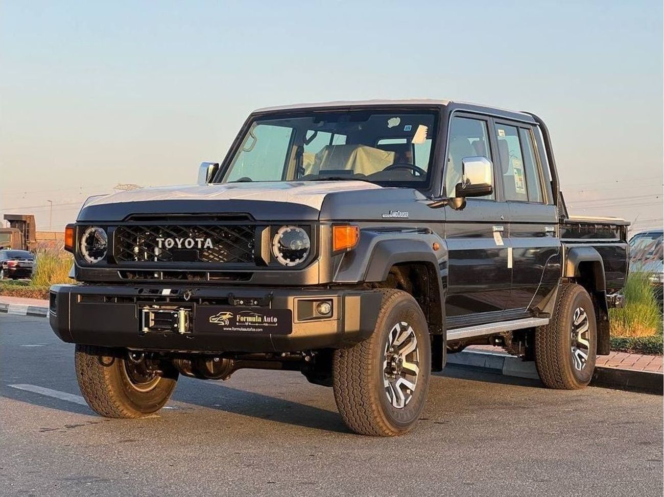 Toyota Land Cruiser Pick Up LC79 D/C 2.8L DSL A/T  // 2024 // FULL OPTION WITH RADAR , LED LIGHT , DVD & BACK CAMERA // SPECIAL