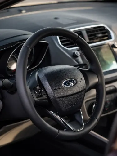 Ford Escort interior - Steering Wheel