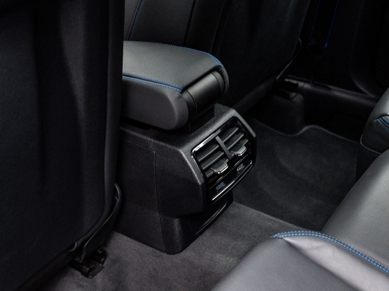 Audi RSQ3 Sportback TFSI quattro 2.5L The BEST Ramadan Offer In The UAE - Limited Time Only! 2028 Audi Warrant