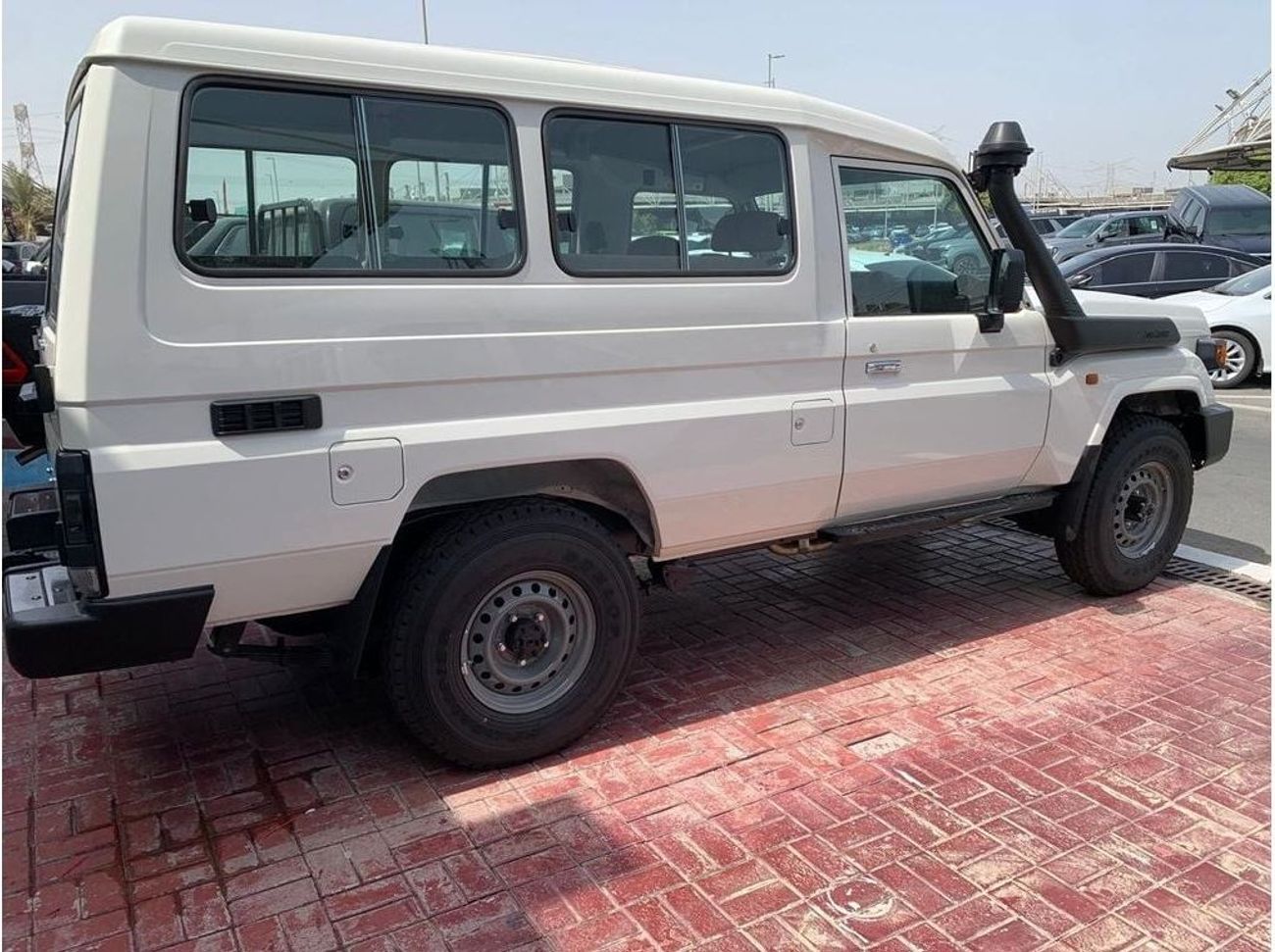 تويوتا لاند كروزر 70 LAND CRUISER LC78 4.0L V6 MANUAL 3-DOOR
