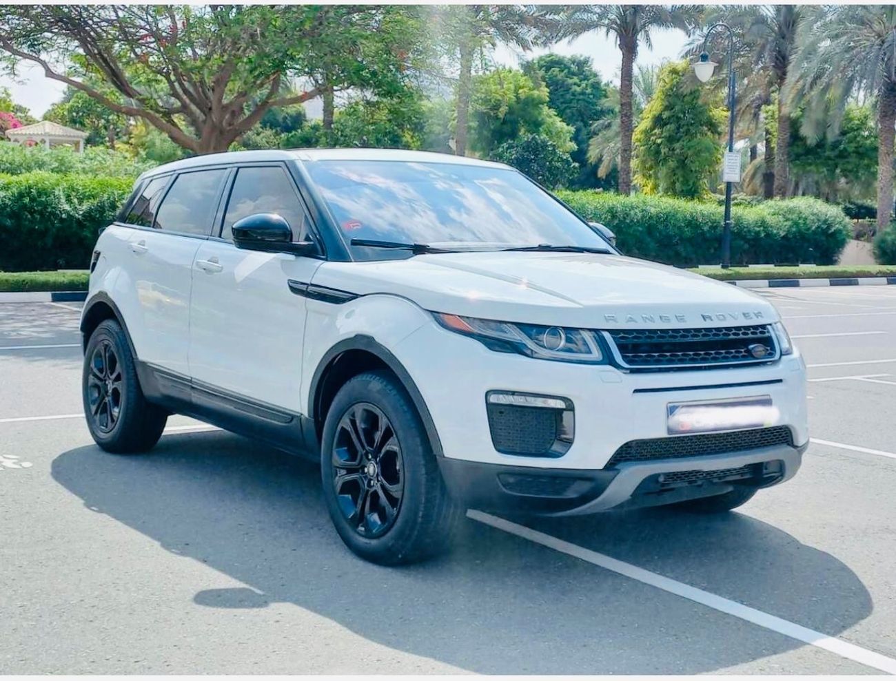 لاند روفر رانج روفر إيفوك SE 2.0L SUV (5 Door)