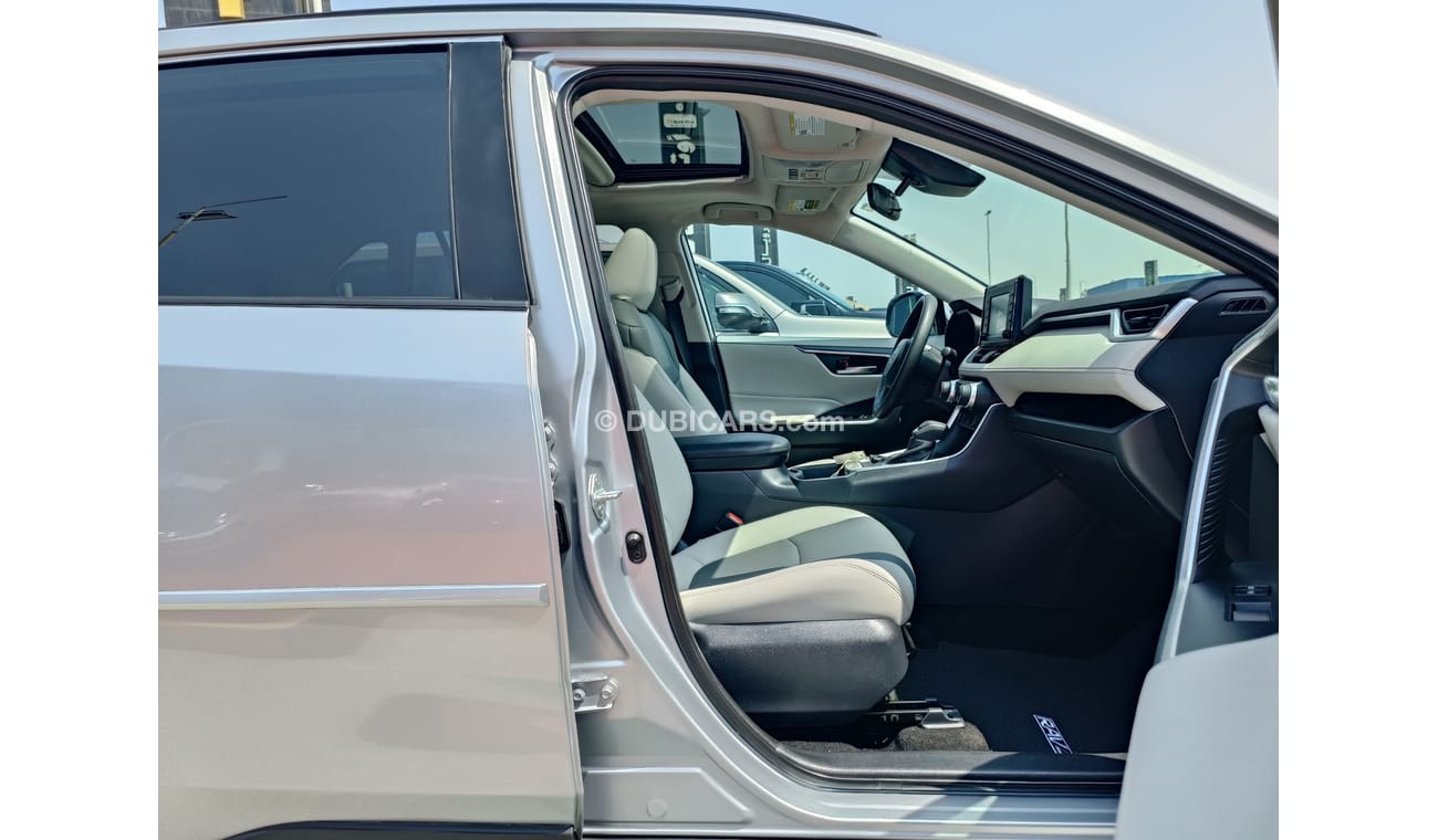 تويوتا راف ٤ XLE FULL SUNROOF / 1 YEAR WARANTY */ REGISTERATION / INSURANCE FREE (LOT # 41046)