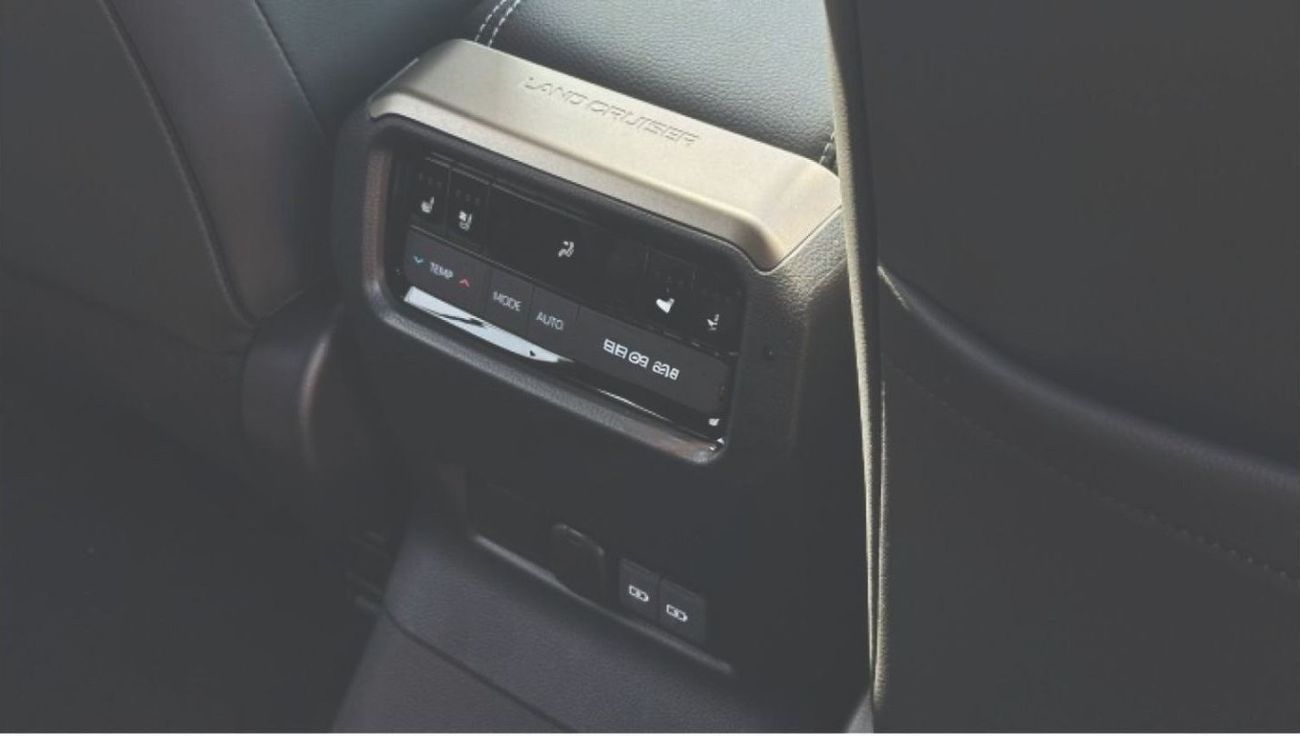 تويوتا برادو 250 WX+ LUXURY 2.4P AT MY2025 - BLACK