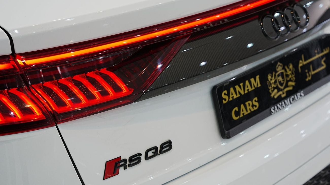 Audi RSQ8 QUATTRO, Carbon Exterior/Interior Pack, Panoramic Roof, Bang N Olufsen, GCC Specs!!