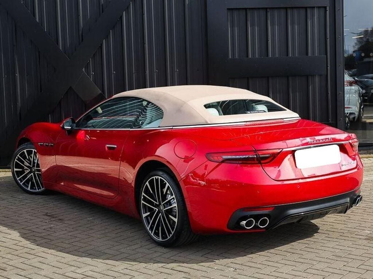 مازيراتي جران كابريو 3.0 V6 ZF AWD Euro 6 (s/s) 2dr (EXPORT ONLY) Right Hand Drive