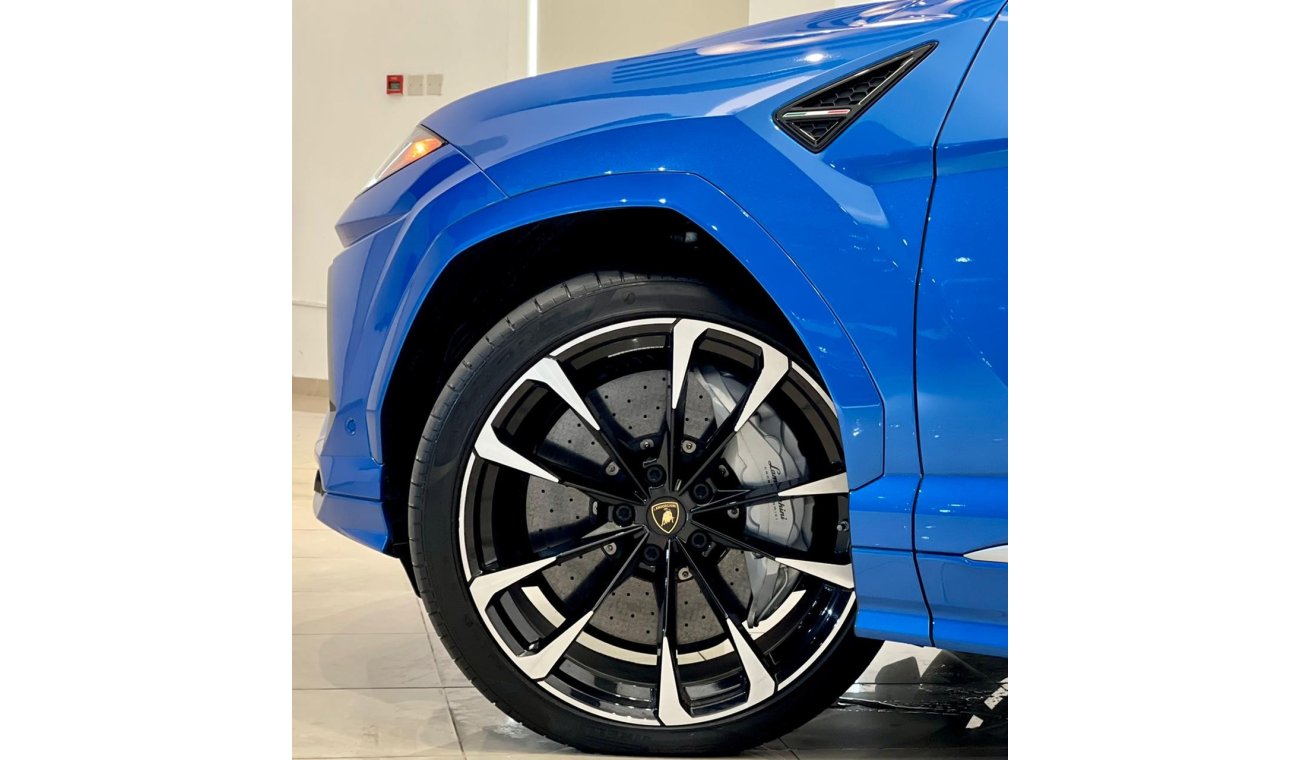 Lamborghini Urus 2020 Lamborghini Urus, Like Brand New Condition, Canadian Spec