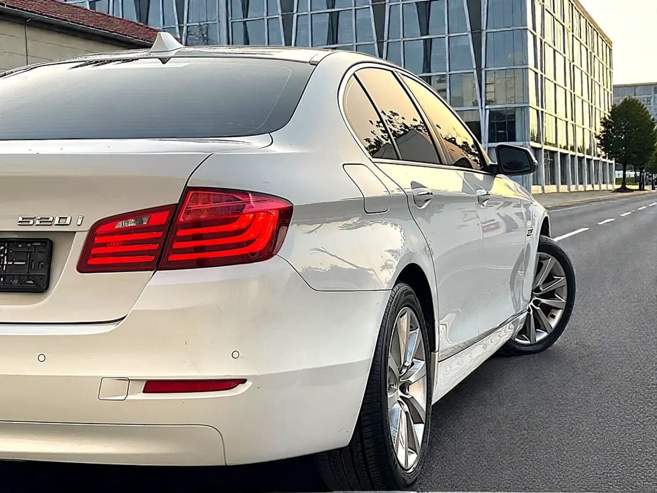 بي أم دبليو 520i 1,800 P.M | 5 SERIES | 520i |EXCLUSIVE | GCC | ORIGINAL PAINT