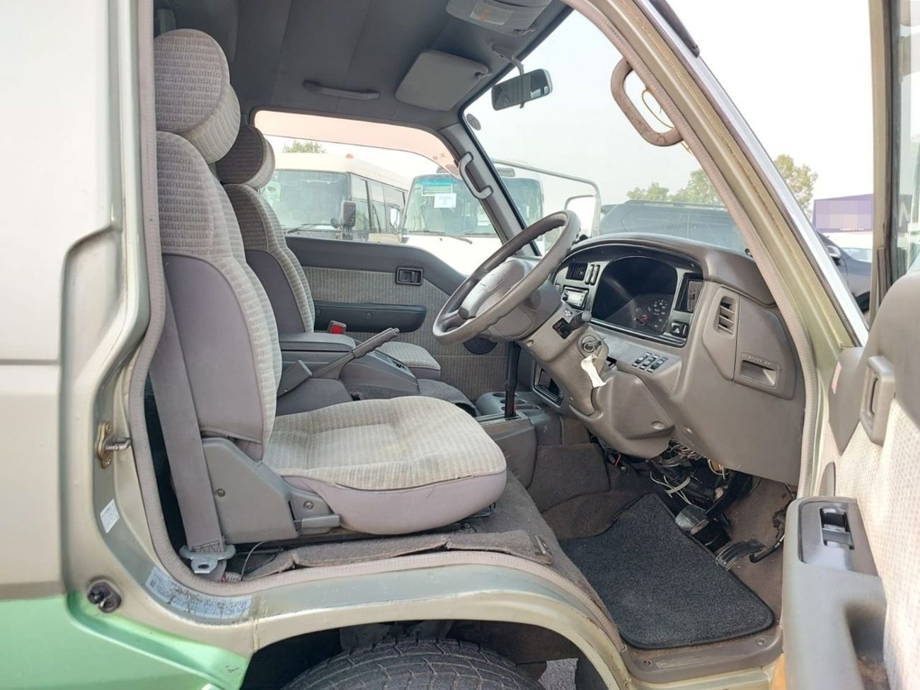 Nissan Caravan NISSAN CARAVAN VAN RHD 1999 MODEL 2.6 L DIESEL AUTOMATIC(PM20075)