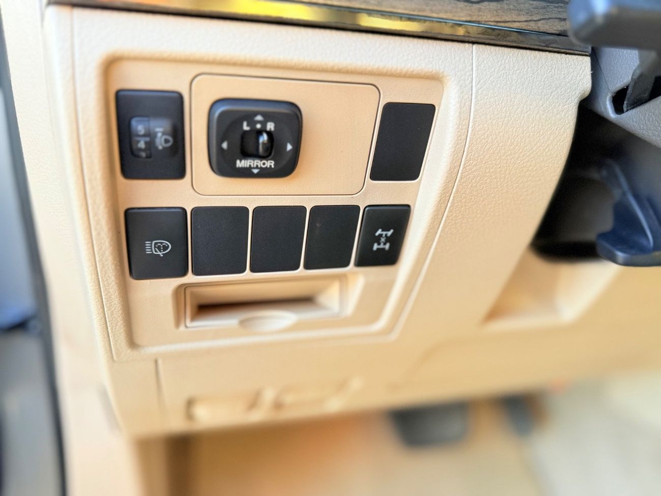 Toyota Land Cruiser GXR+ 4.0L Toyota landcuriser  Years 2019 GXR V6  4.0L facelifted interior and exterior 2025 Years fu