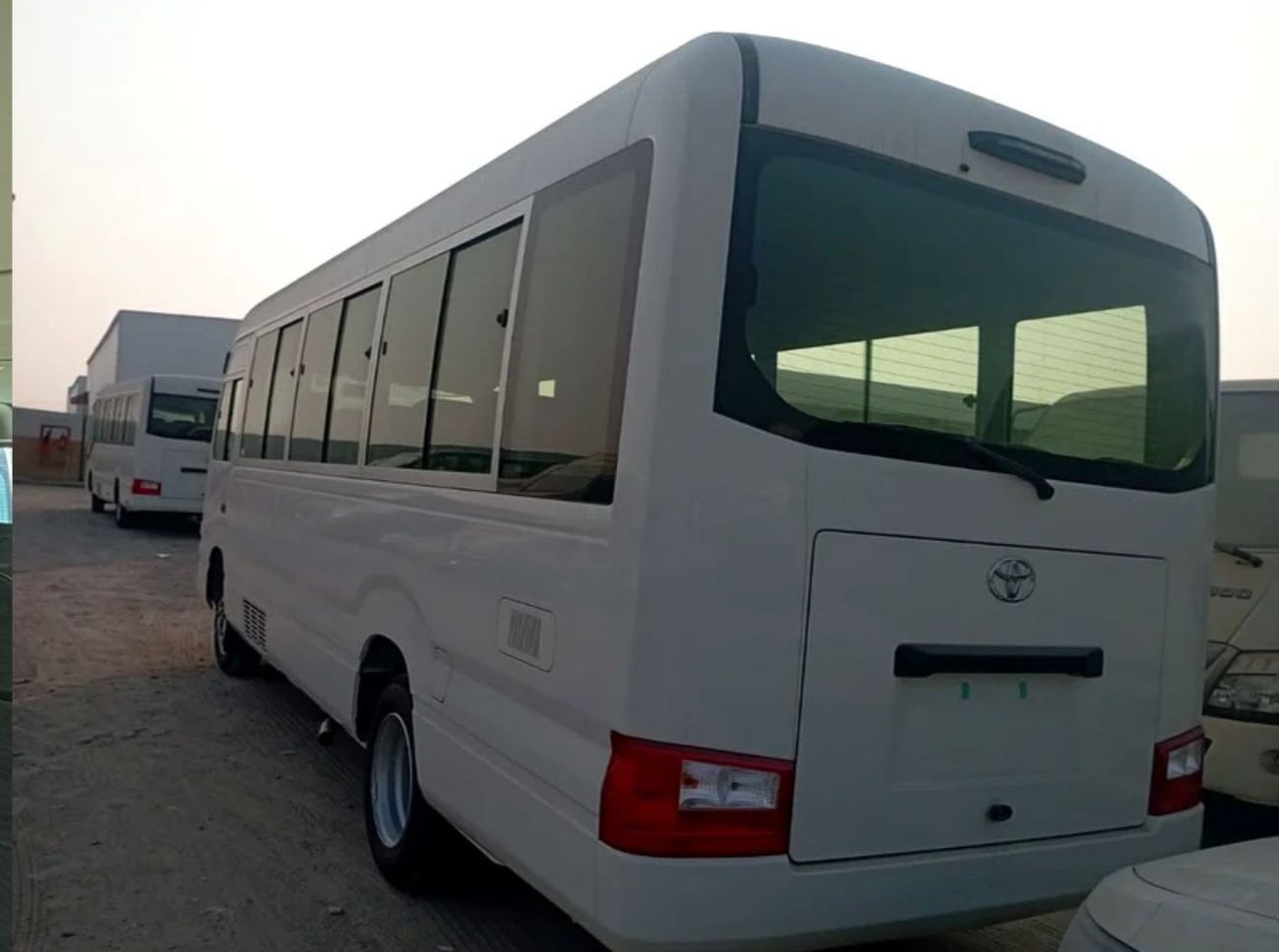 تويوتا كوستر 2.7L (23-Seater)