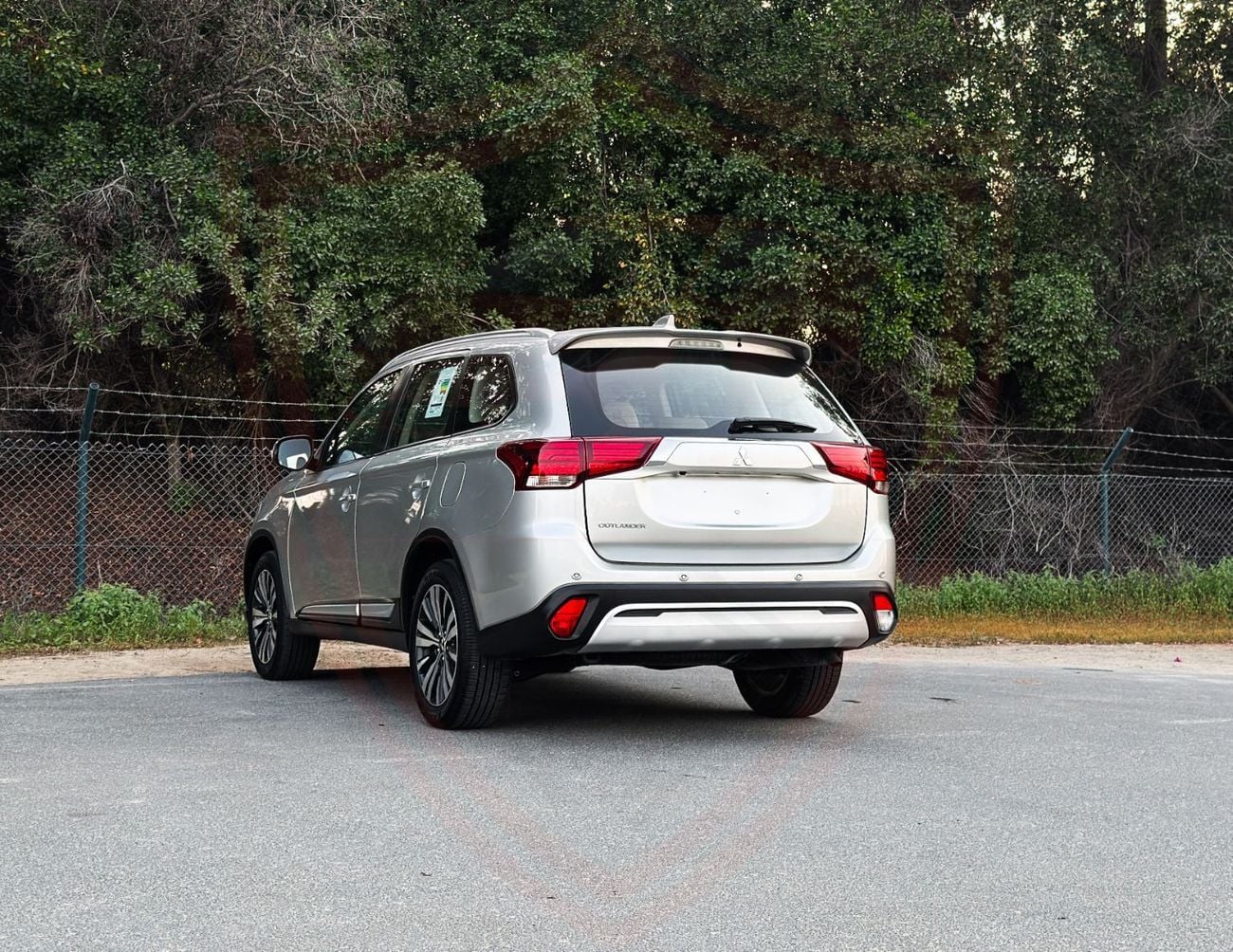 Mitsubishi Outlander GLX 3.0L Mitsubishi Outlander | 3.0 L | 2023 | GCC | Accident-Free |  In Excellent Condition | 991