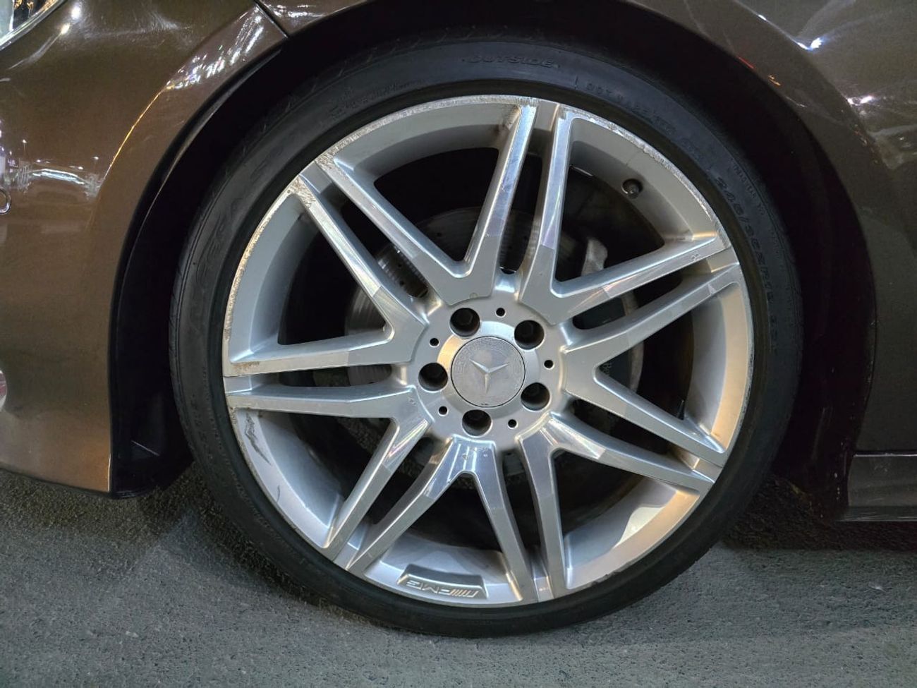 Mercedes-Benz E300 MERCEDES BENS E300 2014 GCC V6 ENGINE 3.5L clean car without accident without paint no any work requ