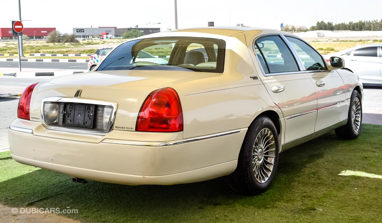 Lincoln Town Car Signature Limited