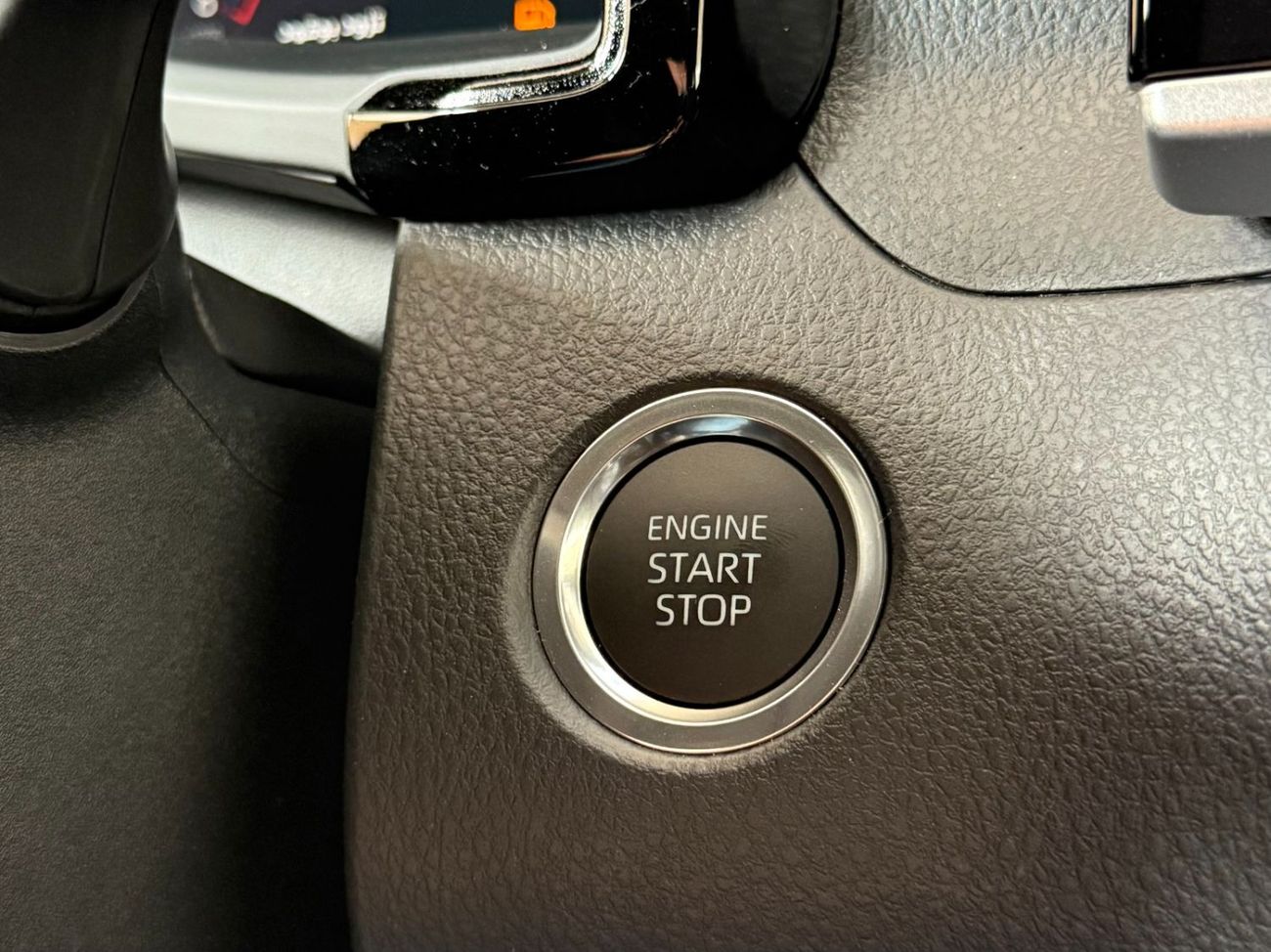 Toyota Camry LE 2.5 MADE IN JAPAN *EXPORT ONLY**التصدير فقط خارج الخليج***