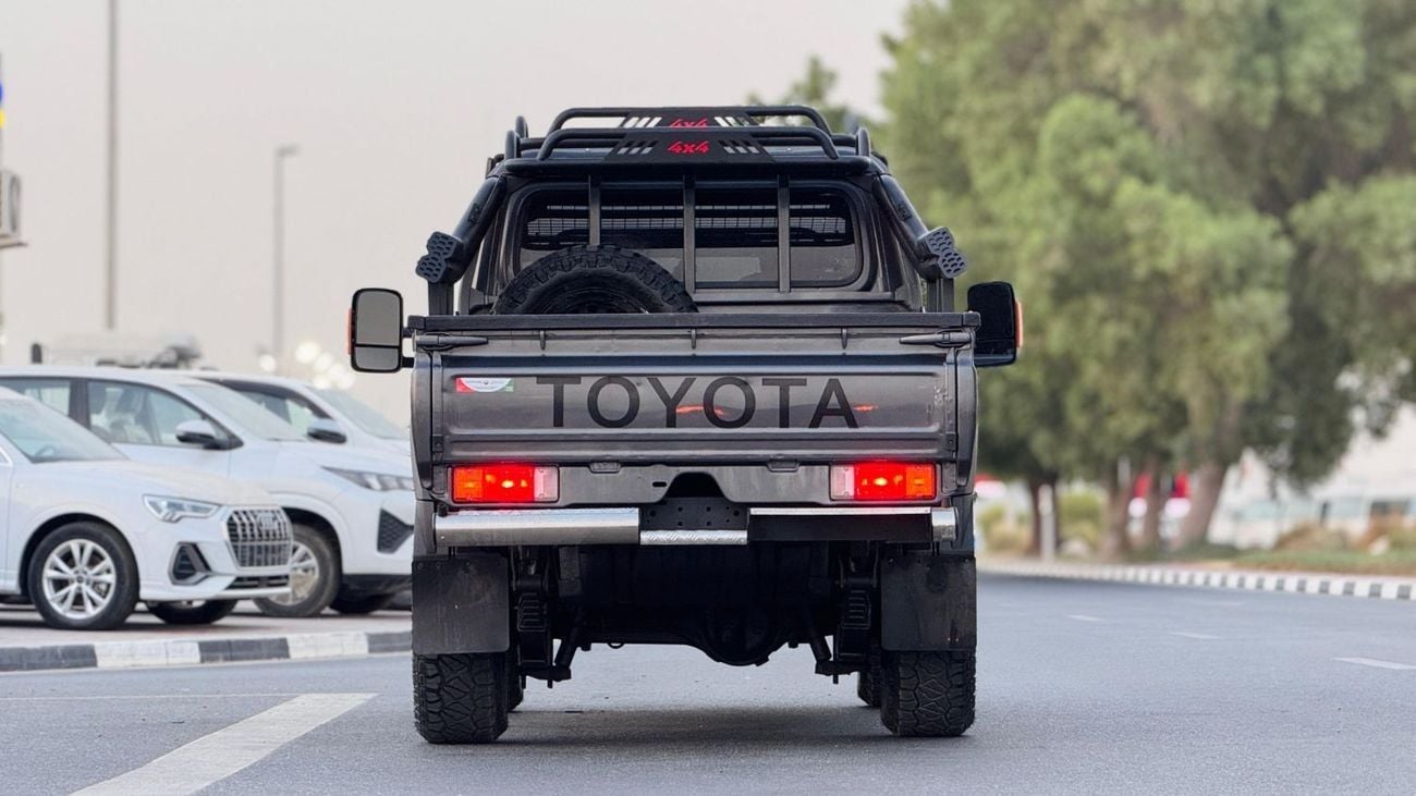 تويوتا لاند كروزر بيك آب -