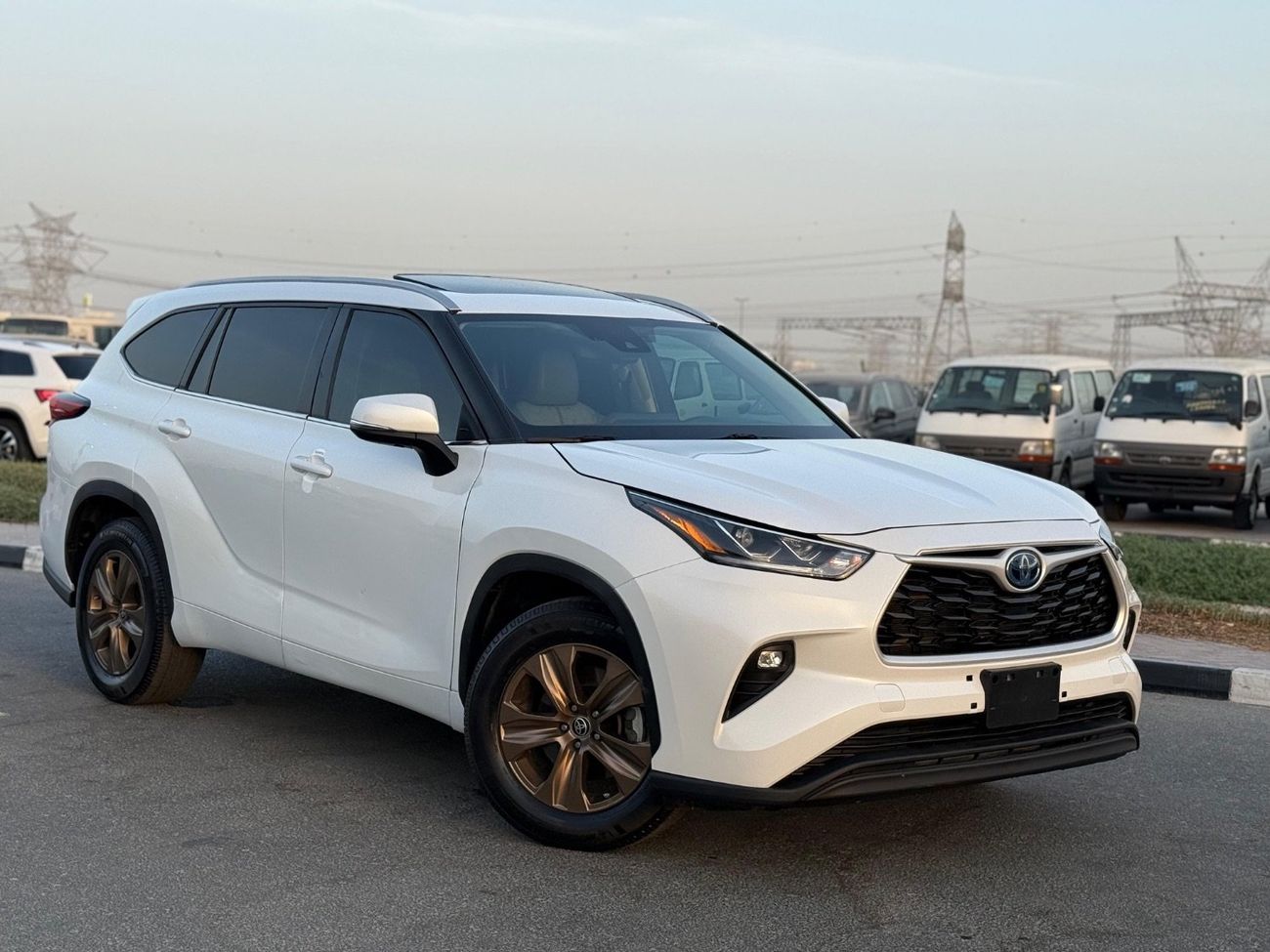 تويوتا هايلاندر GLE BRONZE ED HEV 2.5L