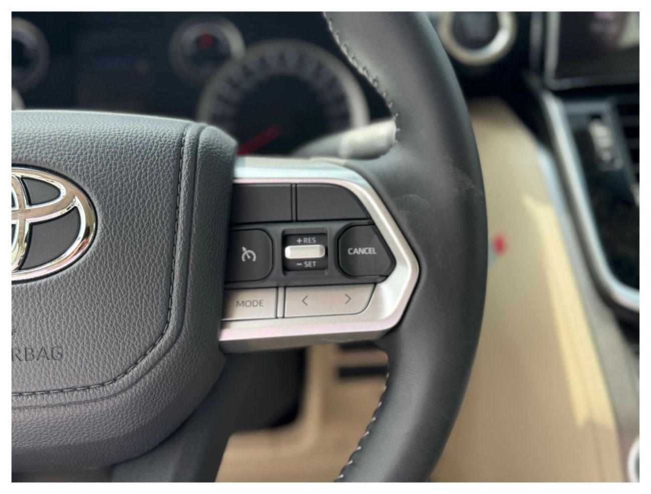 Toyota Land Cruiser GXR 4.0L FULL OPTION WITH SUNROOF AND COOLING BOX