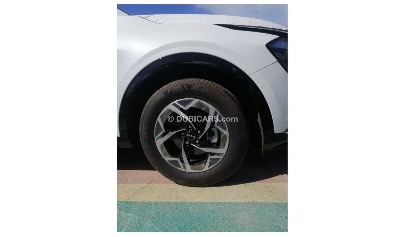 كيا سبورتيج SUN ROOF  BUSH START - REMOTE START ENGINE -SCREEN CAMERA