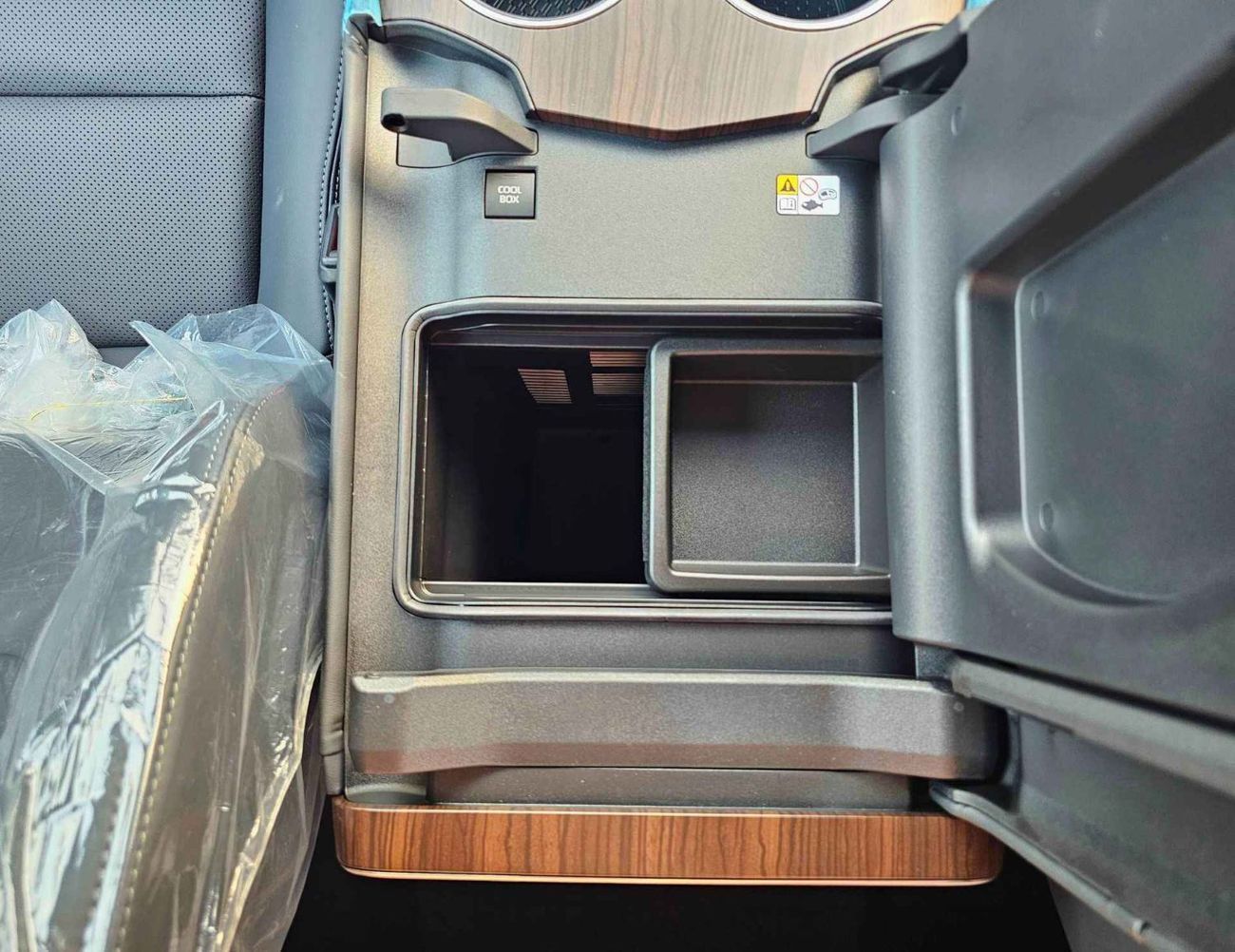 Toyota Land Cruiser VX /4.0L PETROL V6 /RADAR /BIG DVD/JBL SPEAKERS / REAR ENTERTAINMENT DVD /MID OPTION (CODE#VX4MA)