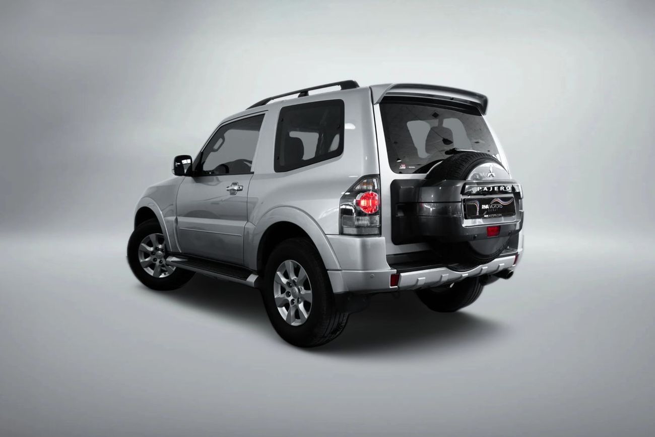 ميتسوبيشي باجيرو GLS 3.5L (186 HP) (5 Seater)