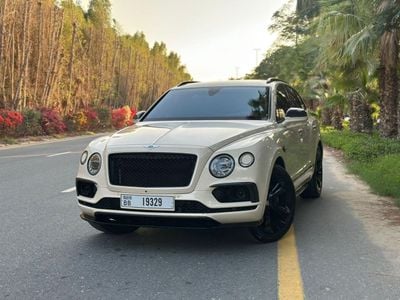 Bentley Bentayga SIGNATURE Bentayga 4.0T 2017 Bentley Bentayga W12 Twin Turbo - GCC Spec