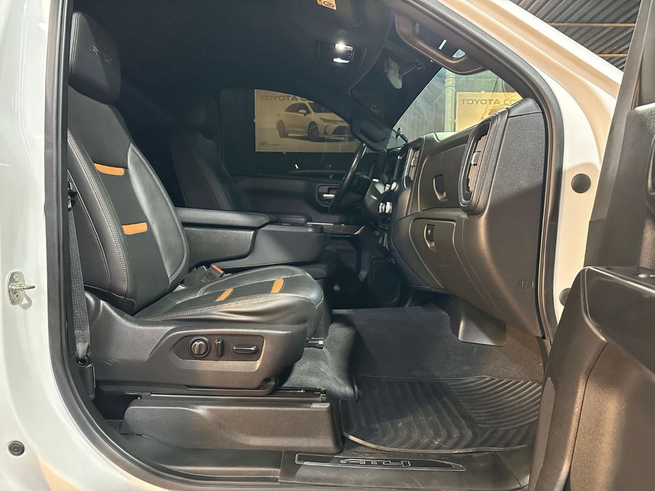 GMC Sierra 5.3L V8 AT4 Regular Cab (AWD)