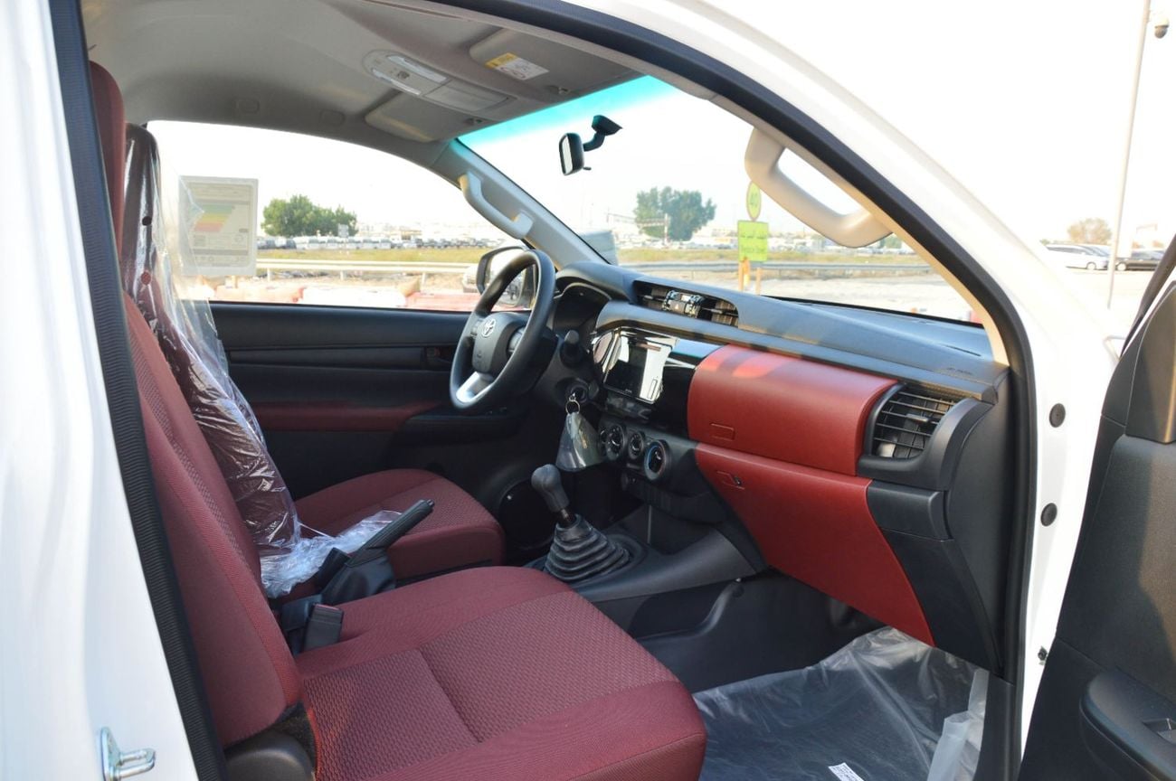 تويوتا هيلوكس 2.7L 4WD PETROL MT SC 2026