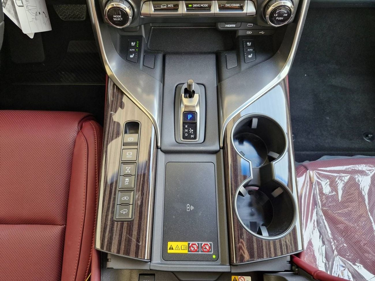 Lexus LX 700h 2026 LEXUS LX700h 3.5L 25-SPEAKERS ML URBAN 20"ALLOY 7-SEATS GCC BRAND NEW 0KM