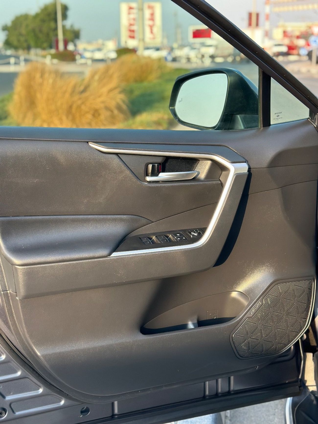 Toyota RAV4 hybrid XLE 2.5L | Sunroof Full option