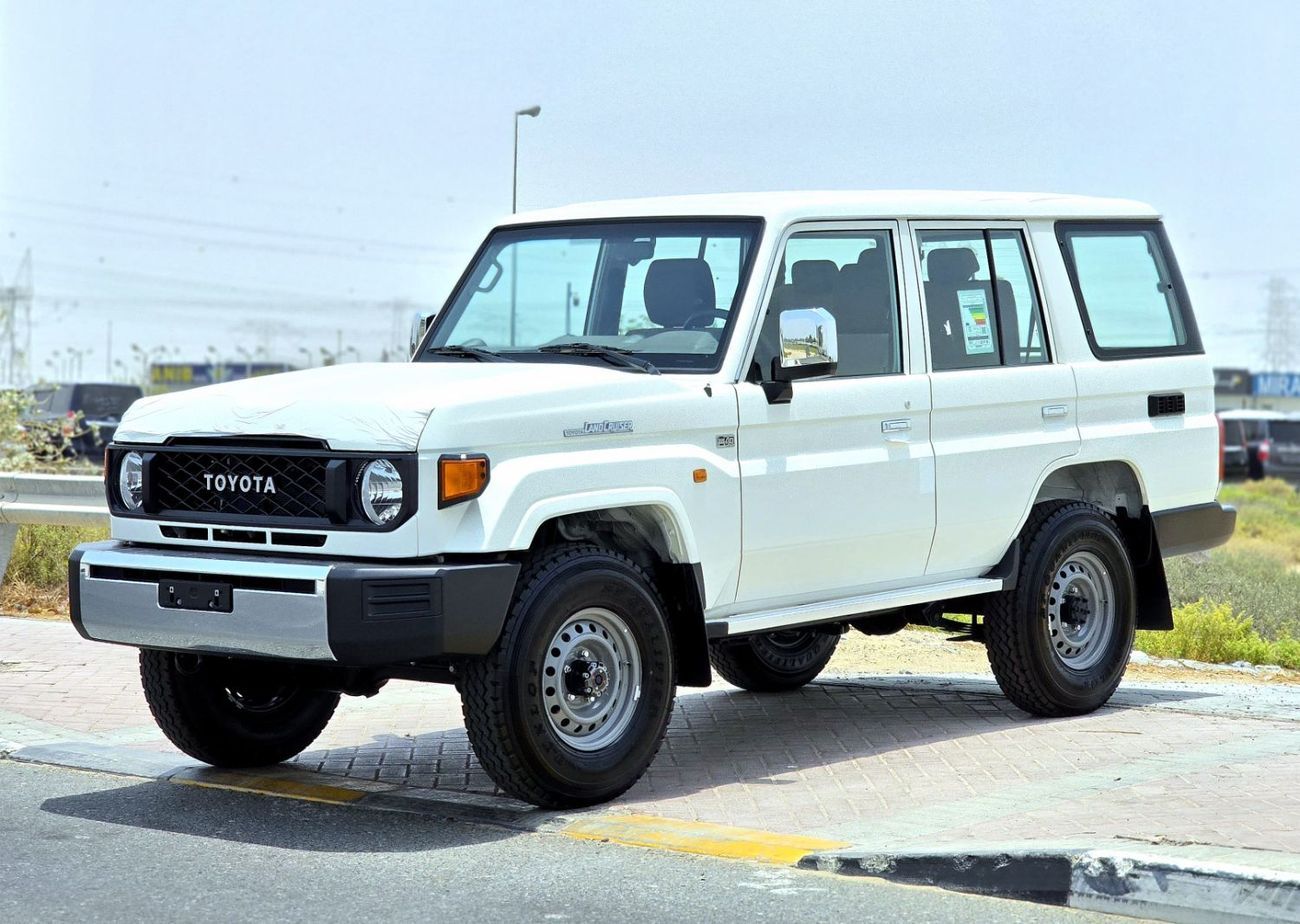 تويوتا لاند كروزر LC76 PETROL 4.0L - STD - E - DIFF LOCK - A/T - WHITE INSIDE BEIGE - 2025 - OMANI