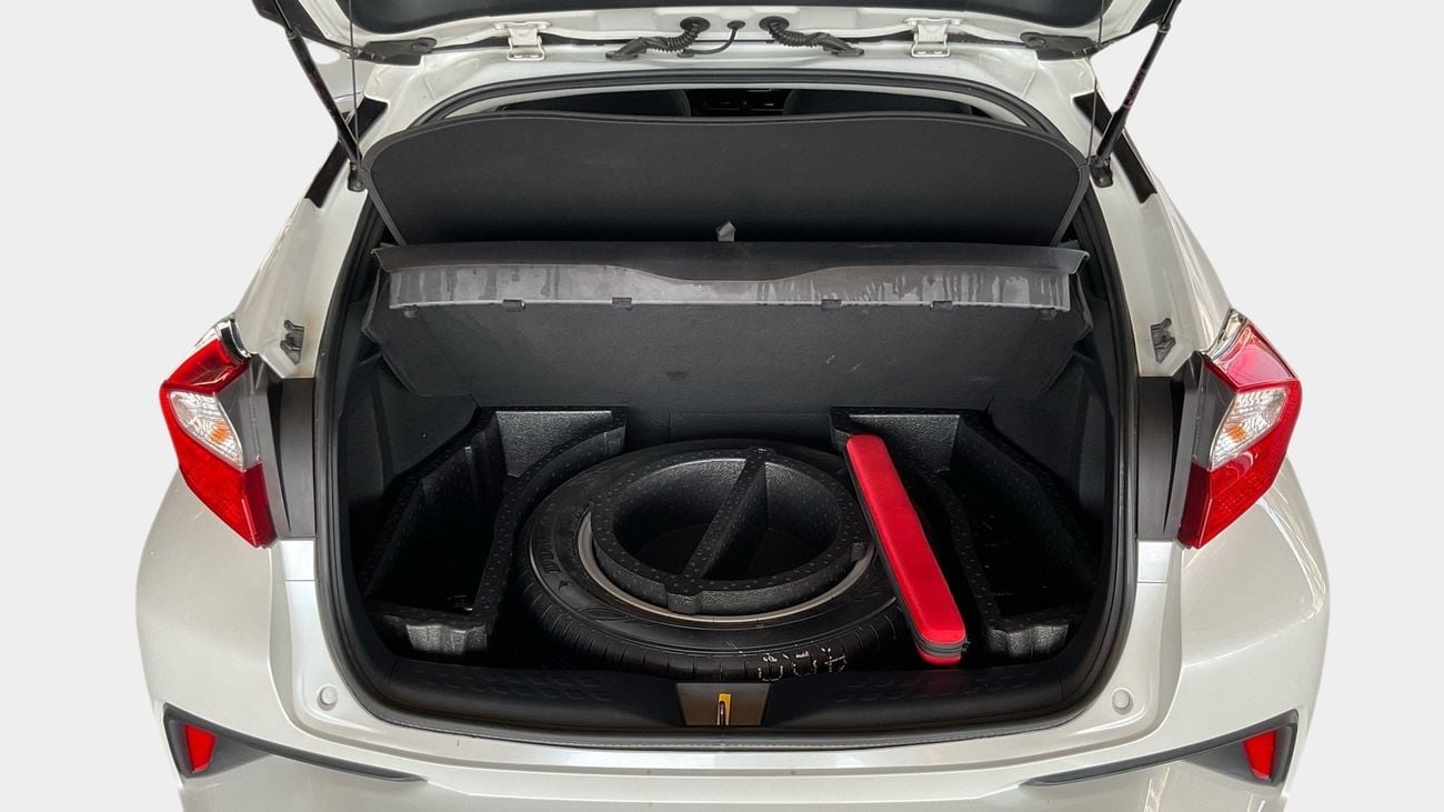 تويوتا CHR 1.8 VVT I-HYBRID GX AUTO | شامل الضمان | 0 ﺪﻔﻋﺓ ﺃﻮﻟﻯ