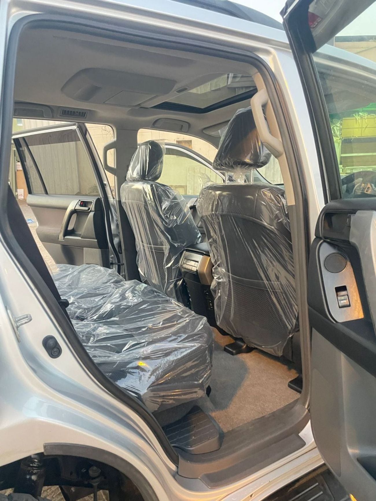 Toyota Prado TOYOTA LANDCRUISER PRADO 2013 SILVER 4WD AT DIESEL = RIGHT HAND