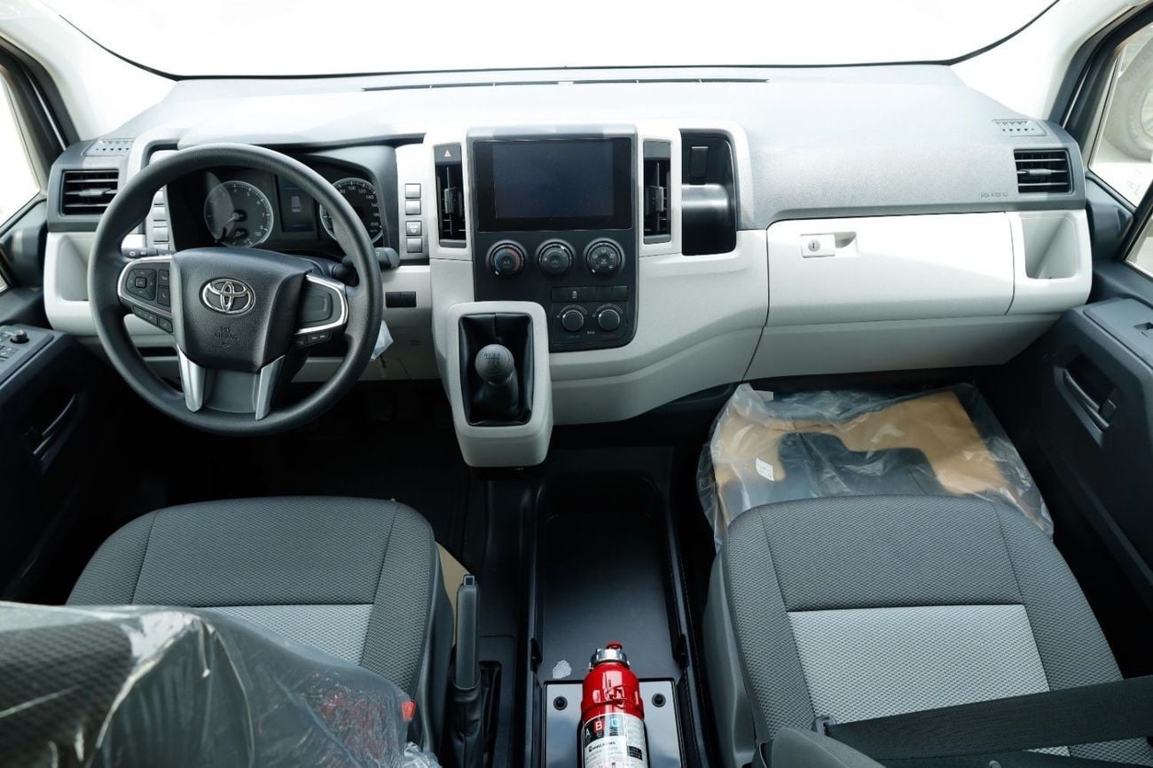 Toyota Hiace TOYOTA HIACE 3.5 MT WHITE 2026 WITH REAR HEATER