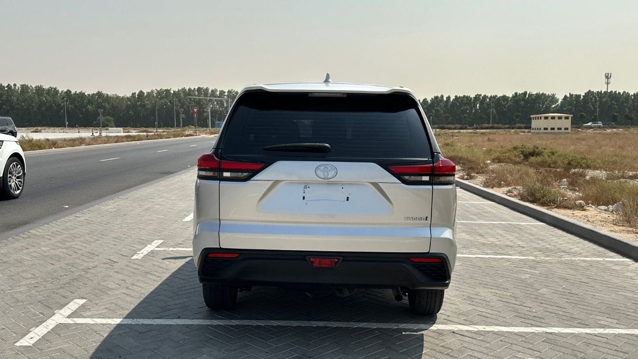 Toyota Innova GLE HEV