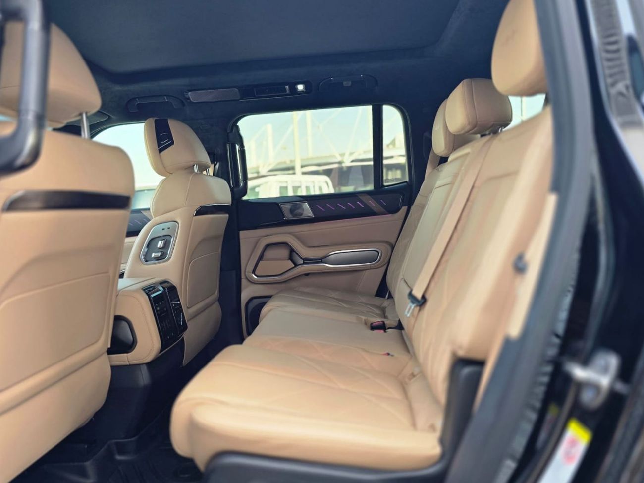 بي واي دي ليوبارد 8 Smart and Brave Flagship Edition (7 Seats)