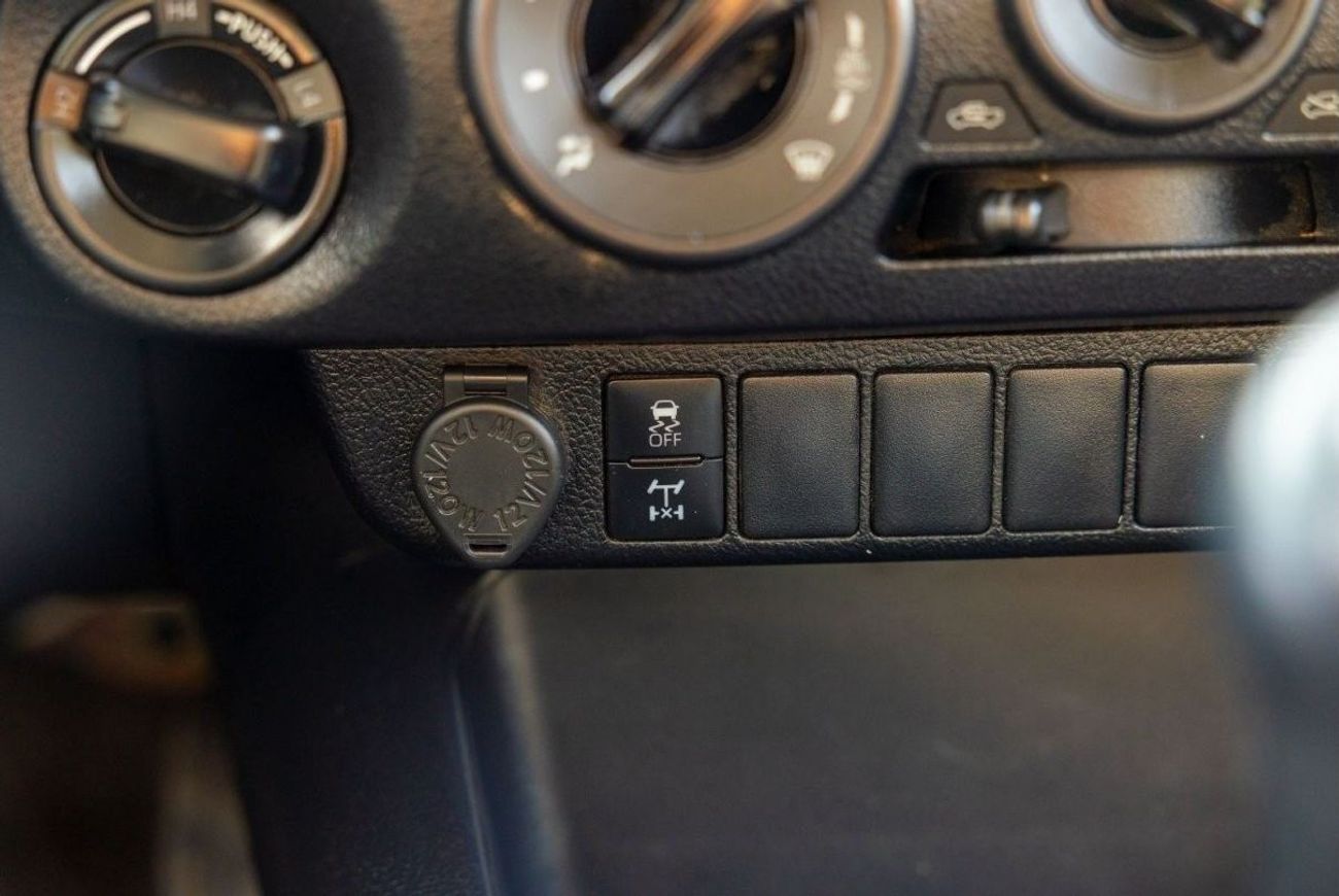 تويوتا هيلوكس DLX 2023 Double Cabin Pick Up 2.4L Diesel - M/T - GCC - Like New Condition - Book Now