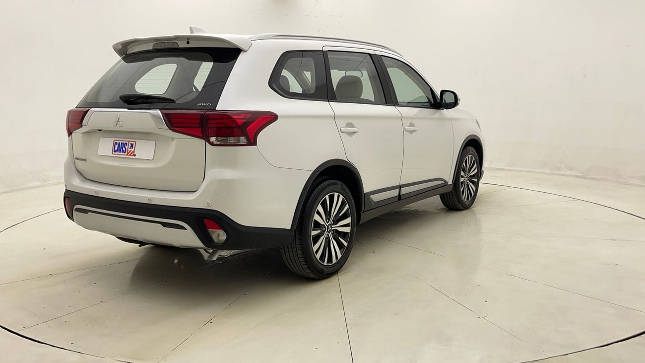 ميتسوبيشي آوتلاندر GLS MID 2.4 | بدون دفعة مقدمة | اختبار القيادة في المنزل