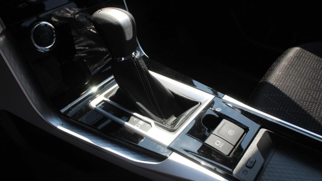 Toyota Veloz Toyota/VELOZ/TVV01 V 1.5L AT ( export only )