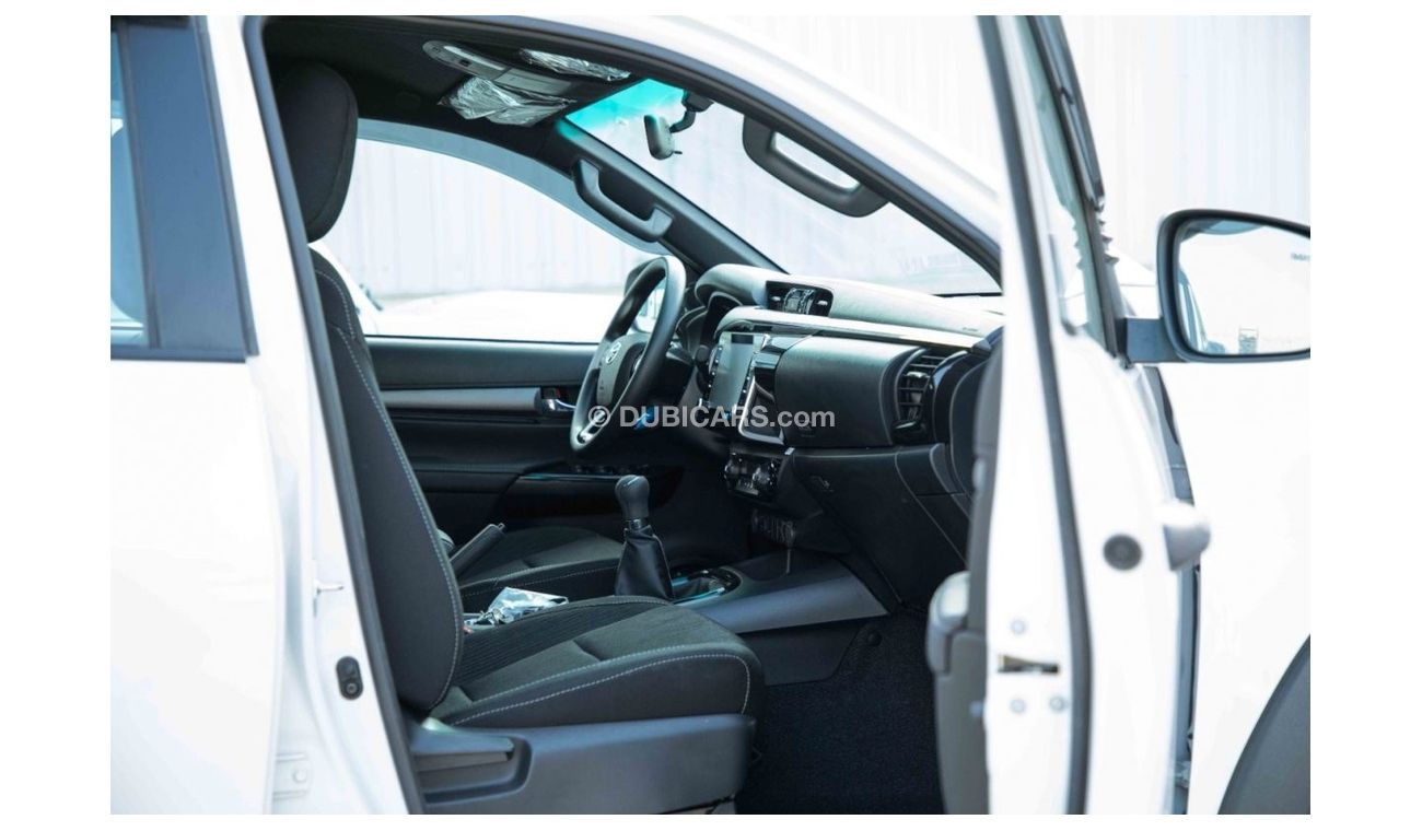 Toyota Hilux 2023 Toyota Hilux 4x4 DC 2.8 ADV HI D M/T SR5 - Pearl White Inside Black