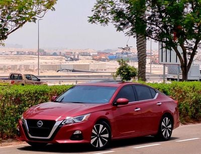 Nissan Altima SV 850-Monthly l GCC l SUNROOF | Cruise, Camera, GPS l Accident Free